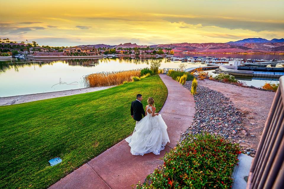 Unforgettable Moments: Capturing Your Vegas Wedding with Curtis Jones Photography
